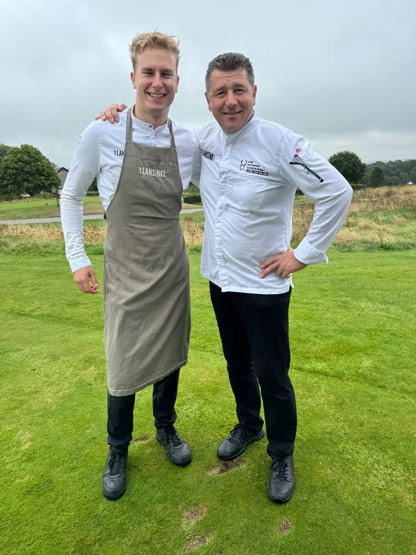 Chefs Lars van Galen en souschef op de baan